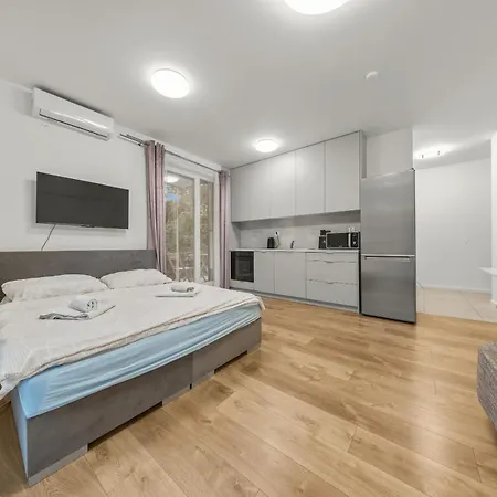 Air Conditioned 1 Apartment, With Garden, New Building